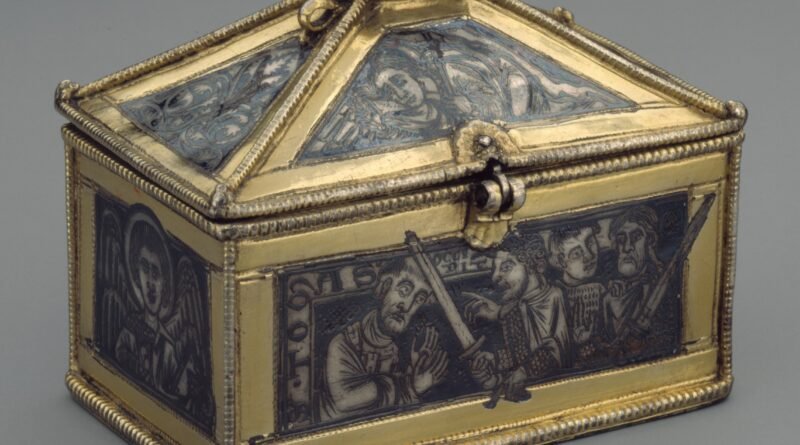 Gilded silver reliquary from around 1173–80 showing the four knights attacking Thomas Becket